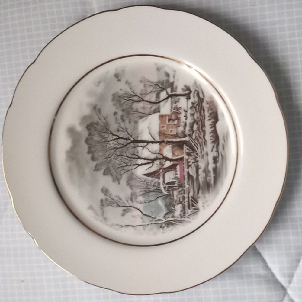 Vintage Avon 1977 Christmas Plate